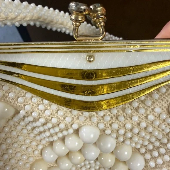 Vintage Beaded Hong Kong Elegant Cream lined Kisslock Handbag - Picture 6 of 14